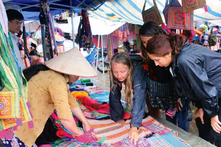 Sắc màu chợ vùng cao ảnh 2