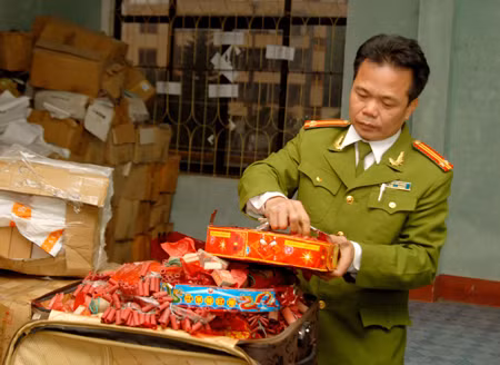 Khởi tố 11 vụ buôn pháo lậu ảnh 1