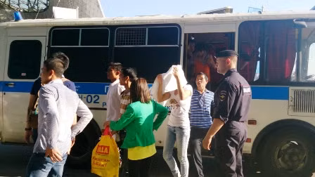 Chùm ảnh 31 người VN lưu trú bất hợp pháp ở Nga về nước ảnh 7