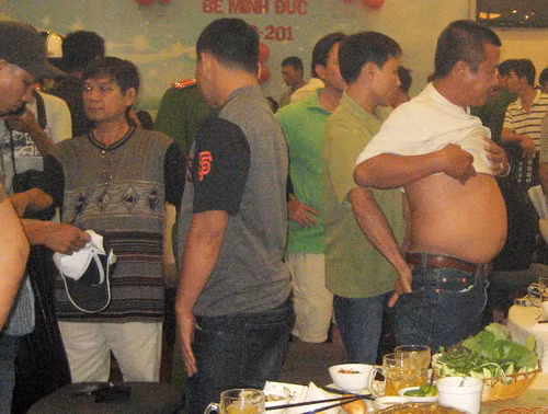 Khởi tố chủ mưu vụ đãi tiệc đầy tháng bằng ma túy ảnh 1
