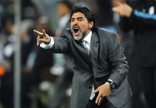 Maradona huấn luyện đội bóng hạng 5 Áchentina ảnh 1