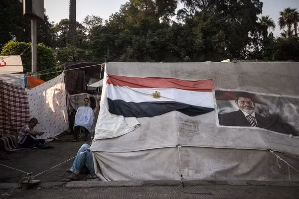 'Đời sống biểu tình' nhộn nhịp giữa Cairo ảnh 12