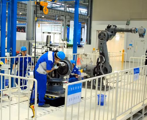 Robot Nhật Bản thâm nhập nhà máy Trung Quốc ảnh 1