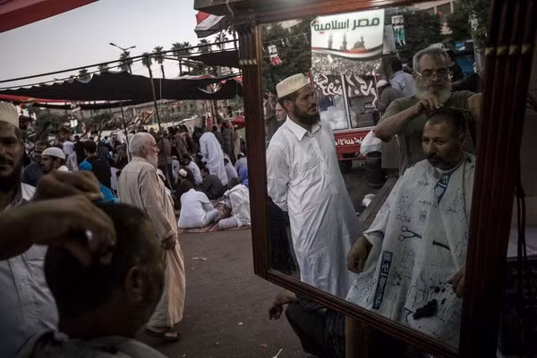 'Đời sống biểu tình' nhộn nhịp giữa Cairo ảnh 2