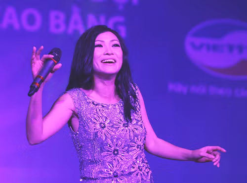 Phương Thanh được cổ vũ nồng nhiệt tại Cao Bằng ảnh 1