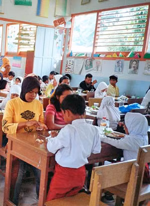 Trẻ em Indonesia vừa béo phì vừa... còi xương ảnh 2
