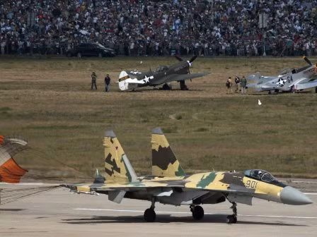 Chiêm ngưỡng ‘đỉnh cao’ siêu tiêm kích Su -35 ảnh 4