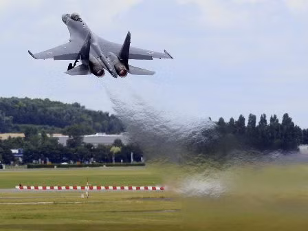 Chiêm ngưỡng ‘đỉnh cao’ siêu tiêm kích Su -35 ảnh 2