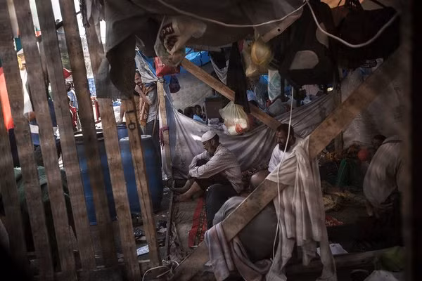 'Đời sống biểu tình' nhộn nhịp giữa Cairo ảnh 6