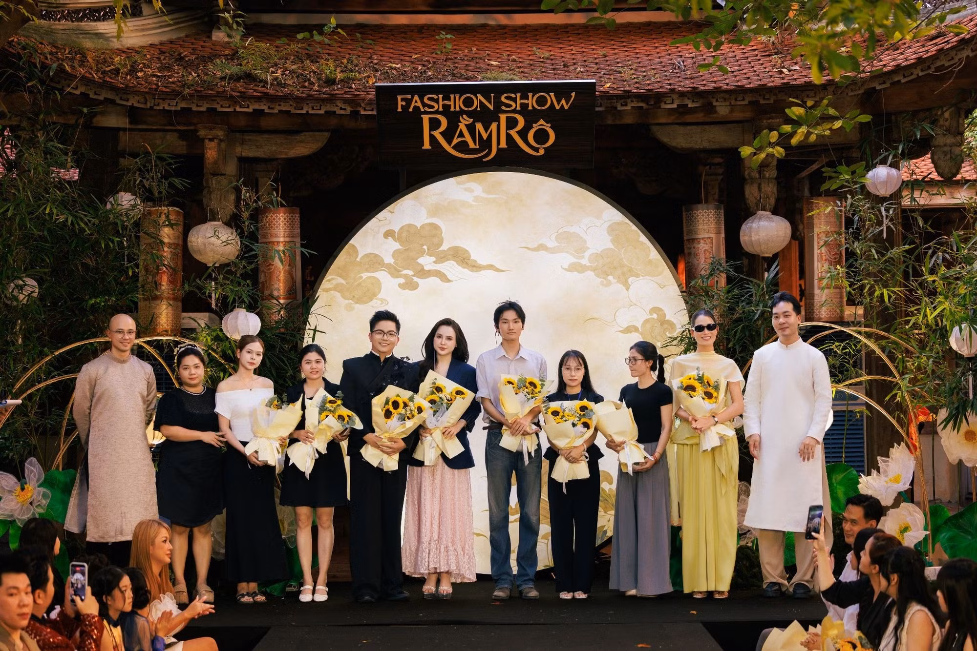 Ban Tổ chức tri ân các đơn vị và ekip đã đồng hành tạo nên Fashion Show “Rằm Rộ”.