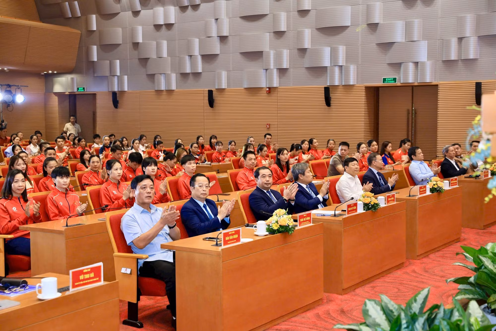 12-lanh-dao-tp-du-le-tuyen-duong.jpg