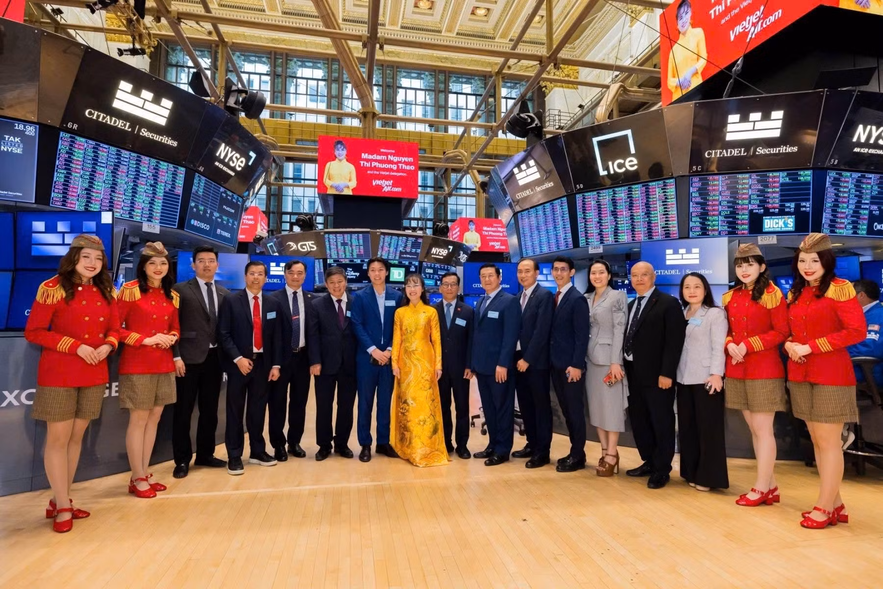 Chủ tịch Sovico, Vietjet Nguyễn Thị Phương Thảo thăm NYSE và dự lễ rung chuông của Ngoại trưởng Mỹ Marco Rubio sáng 21/9 .
