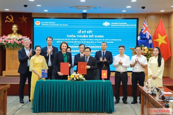 Lễ ký kết Thỏa thuận bổ sung giữa Chính phủ Việt Nam và Chính phủ Australia về dự án “Chương trình Đối tác Việt Nam - Australia về tăng trưởng kinh tế, lĩnh vực năng lượng (Aus4Growth lĩnh vực năng lượng). Ảnh: Bộ Công Thương