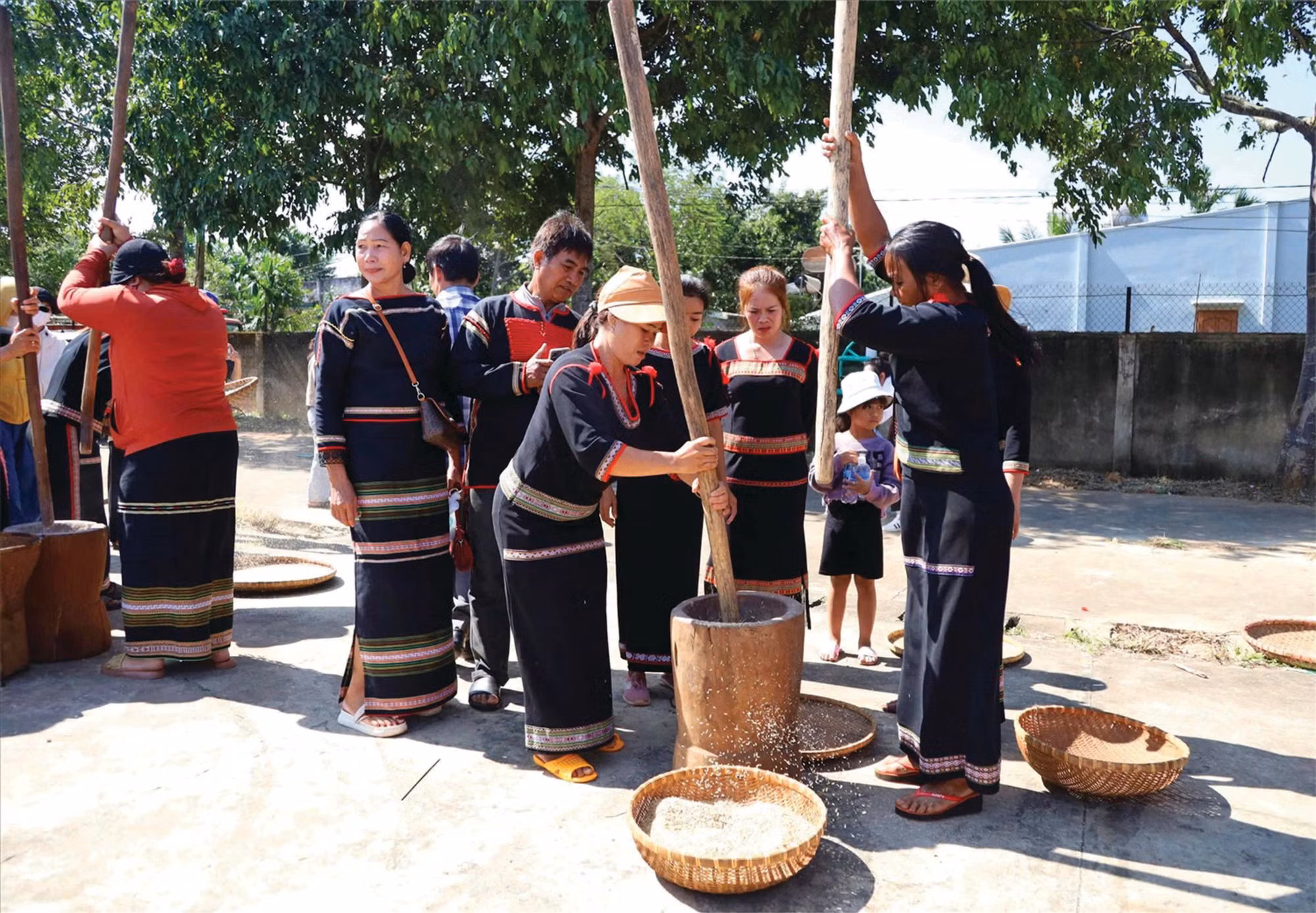 6-nha-tinh-nghia-dak-lak.jpg