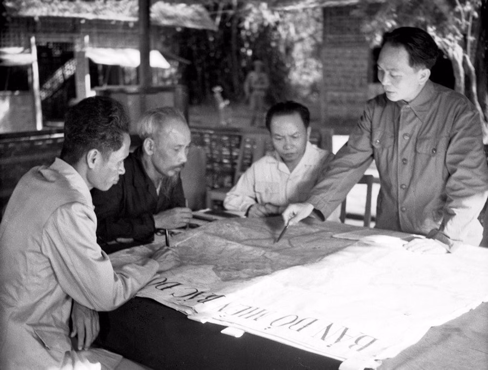 anh-2-dai-tuong-vo-nguyen-giap.jpg