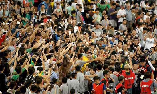 Tai nạn hy hữu của Usain Bolt tại Bắc Kinh ảnh 6