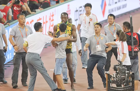 Tai nạn hy hữu của Usain Bolt tại Bắc Kinh ảnh 10