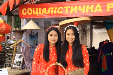 Việt Nam tham gia Hội chợ truyền thống của Ukraine ảnh 2