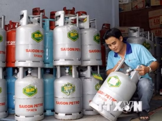 Giá gas tăng từ 8.000 - 10.000 đồng/bình từ ngày 1/8 ảnh 1