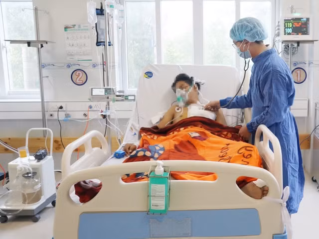 Cứu sống một thanh niên bị tai nạn giao thông mất hơn 4 lít máu ảnh 1