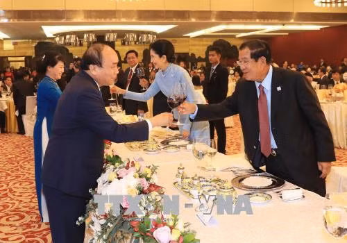 Thủ tướng Nguyễn Xuân Phúc và Phu nhân chủ trì tiệc chiêu đãi GMS6 - CLV10 ảnh 2