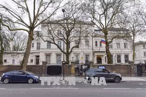 'Trả đũa' vụ điệp viên Skripal, Nga yêu cầu Anh rút thêm 50 nhà ngoại giao ảnh 1
