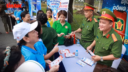 Sôi nổi trải nghiệm công nghệ tại Ngày hội Công dân số