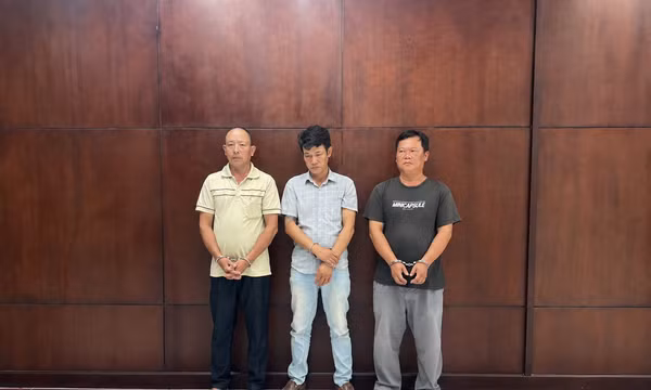 Công an TP Hồ Chí Minh đã khởi tố 10 bị can liên quan đến đường dây sản xuất, buôn bán gas giả.
