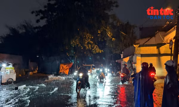 TP Hồ Chí Minh có mưa dông từ ngày 8 - 10/10, người dân cần đề phòng ngập cục bộ do mưa lớn.