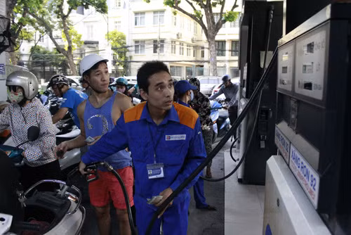Giảm giá xăng từ 14 giờ ngày 28/7 ảnh 1