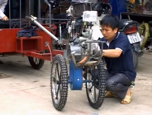 Những 'nhà khoa học chân đất' - Kỳ 2: Máy cày 'chuyên dụng' cho ruộng bậc thang ảnh 2