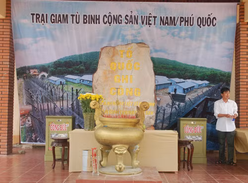 Tri ân những anh hùng liệt sĩ nơi “địa ngục trần gian” ảnh 1