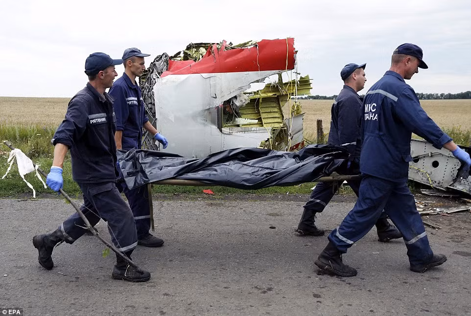 Tìm được 196 thi thể nạn nhân vụ máy bay MH17 ảnh 1