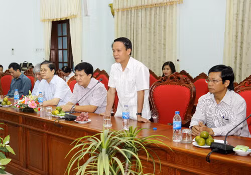 Trao kỷ niệm chương 'Vì sự nghiệp Thông tấn' tặng lãnh đạo tỉnh Quảng Trị ảnh 1