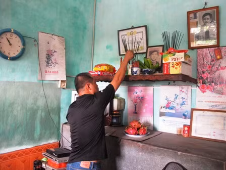 Thanh niên báo Tin Tức tặng quà gia đình liệt sĩ Nguyễn Văn Năng ảnh 1