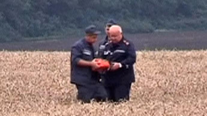 Video tìm thấy hộp đen máy bay MH17 ảnh 1