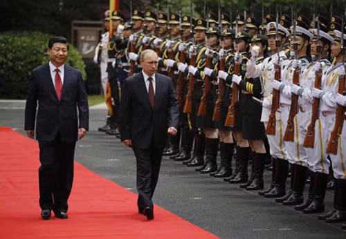 Chuyện 'bếp núc' sau các chuyến công du của Putin ảnh 1