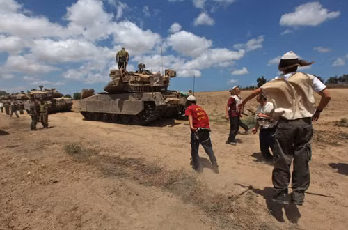 Bộ binh Israel tấn công, dân Gaza tháo chạy ảnh 4