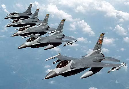 Rumani trang bị máy bay chiến đấu F-16 cho quân đội ảnh 1