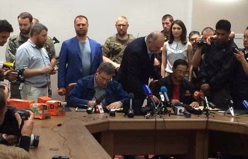 Malaysia nhận hộp đen máy bay MH17 ảnh 1