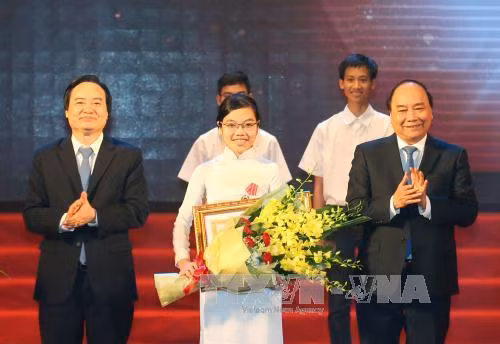 Thủ tướng dự lễ tuyên dương học sinh đạt thành tích cao ảnh 2