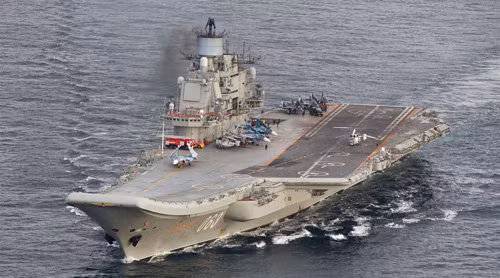 NATO tung 8 tàu chiến theo dõi tàu sân bay Đô đốc Kuznetsov của Nga ảnh 1