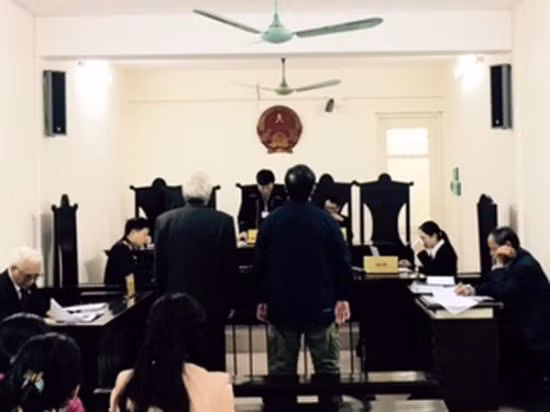 Nguyên lãnh đạo ngân hàng bị phạt tù về tội thiếu trách nhiệm ảnh 1