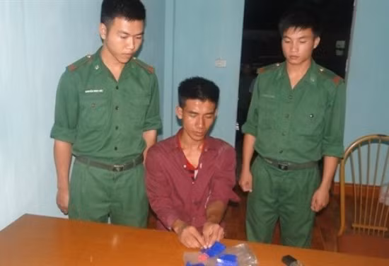 Trấn áp tội phạm ma túy ở vùng biên ảnh 1