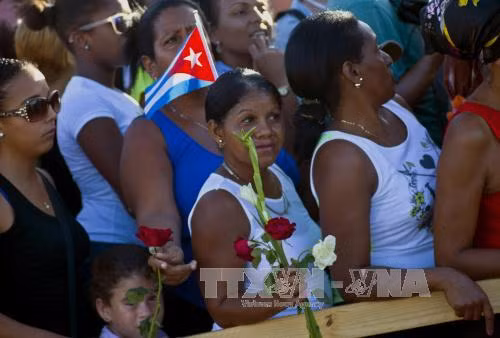 Nhân dân Cuba viếng lãnh tụ Fidel Castro sau lễ an táng ảnh 3