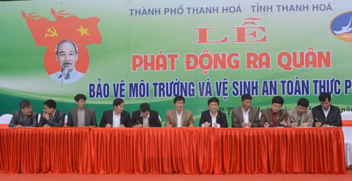 Ra quân bảo vệ môi trường và vệ sinh an toàn thực phẩm ảnh 1