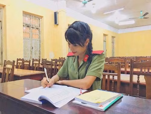 Thi lại đại học vẫn không nản ảnh 1