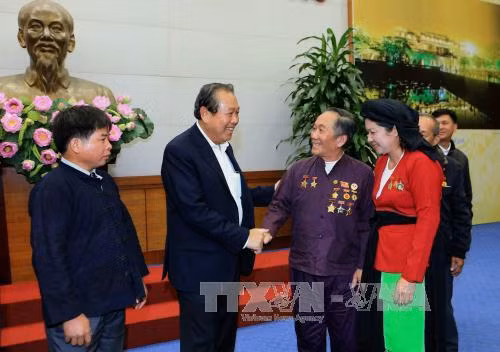  Phó Thủ tướng Trương Hòa Bình gặp mặt đồng bào thiểu số Bắc Giang tiêu biểu ảnh 1