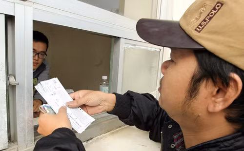 Méo mặt chen lấn mua vé trận Việt Nam - Indonesia ảnh 6