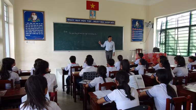 Gắn bó với học sinh vùng biển ảnh 1